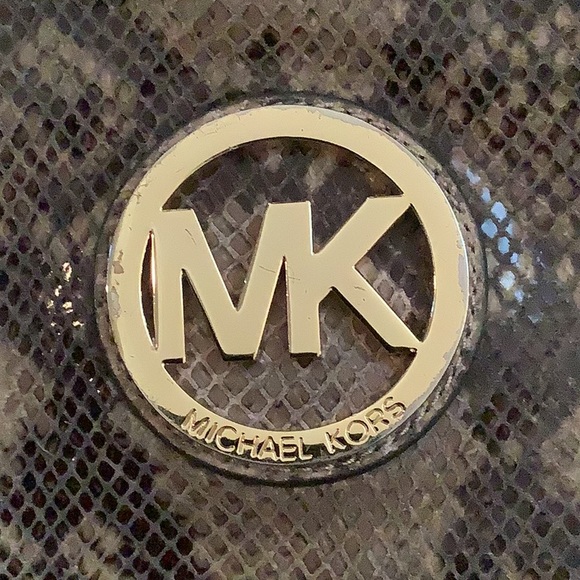 Michael Kors snakeskin wallet wristlet - Picture 2 of 4